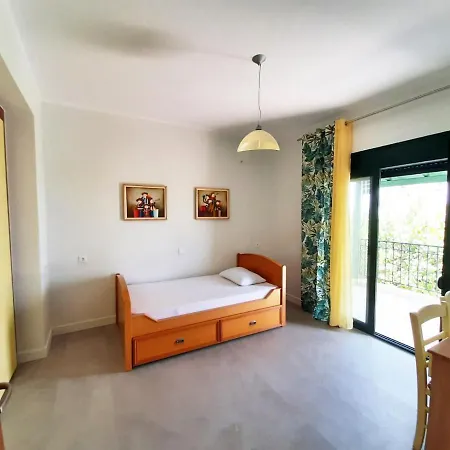 Spacious House With Shared Pool Apartment *