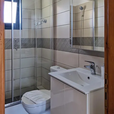 Apartment Spacious House With Shared Pool Hanioti