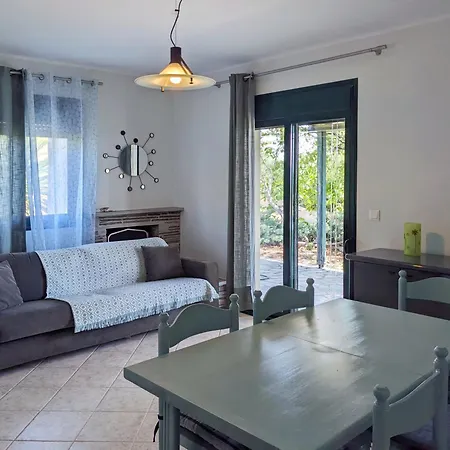 Spacious House With Shared Pool Hanioti
