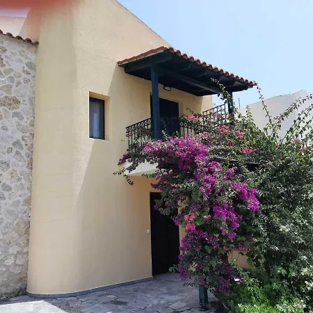 Spacious House With Shared Pool Chaniotis