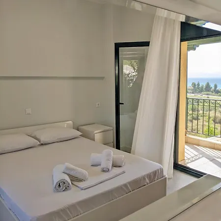 Spacious House With Shared Pool * Chaniotis
